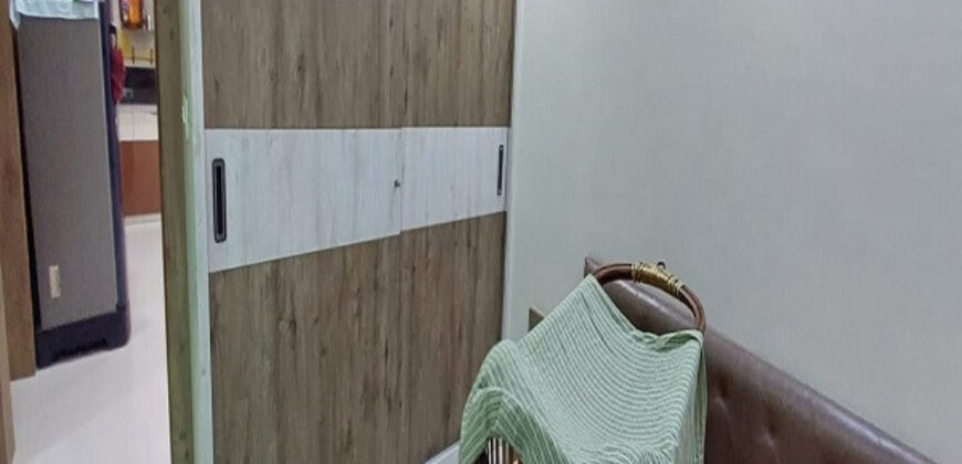 FLAT IN VASTRAL