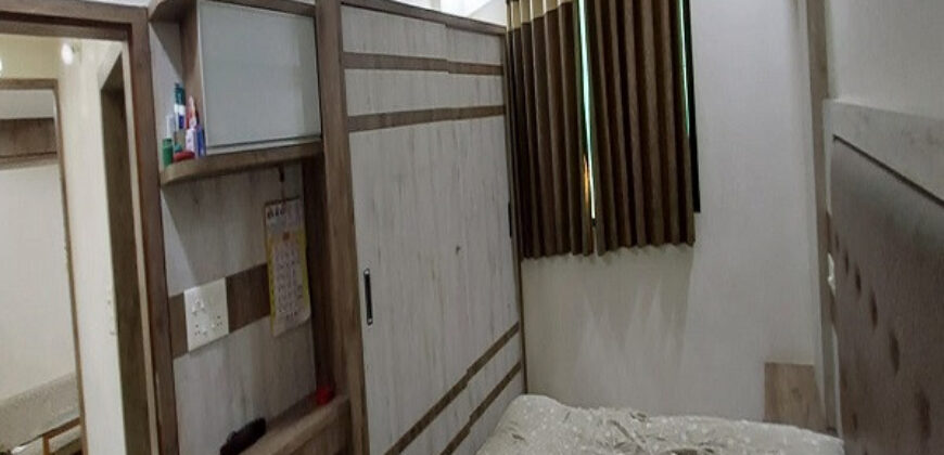 FLAT IN VASTRAL