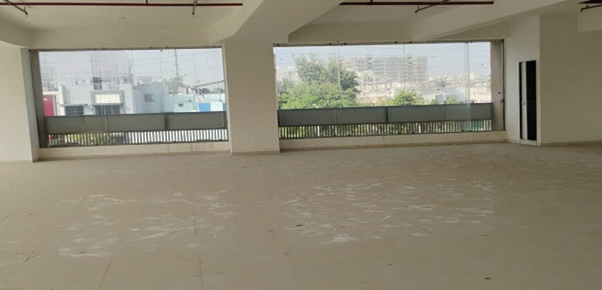 COMMERCIAL HALL WITH OFFICE IN NAVA NARODA